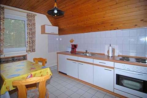 Apartment, 1 Bedroom | Private kitchen | Fridge, oven, stovetop, coffee/tea maker