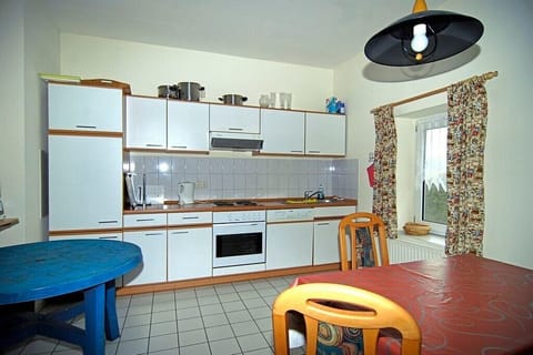 Apartment, 2 Bedrooms | Private kitchen | Fridge, oven, stovetop, coffee/tea maker