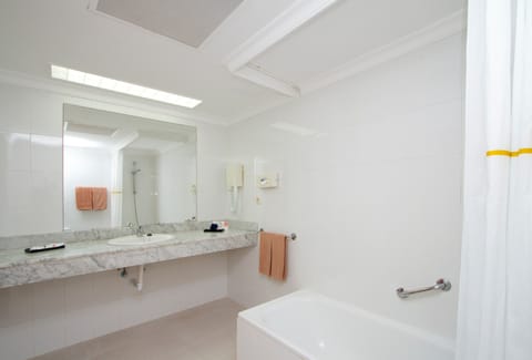 Suite, Sea View | Bathroom | Eco-friendly toiletries, hair dryer, towels