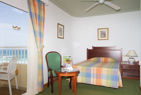 Single Room, Partial Sea View | In-room safe, bed sheets