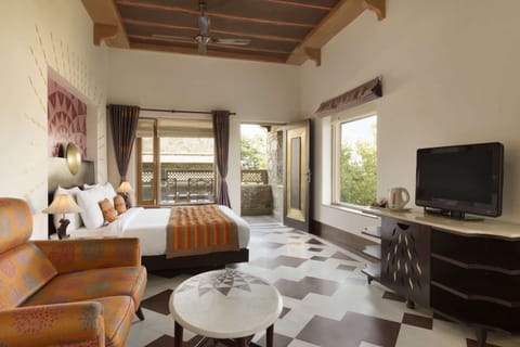 Premium Villa Room Overlooking Valley / Sajjan-Garh Fort | Premium bedding, Select Comfort beds, minibar, in-room safe