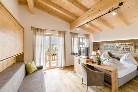 Double Room, Annex Building | In-room safe, individually decorated, individually furnished, desk