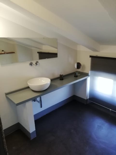 Triple Room with Terrace | Bathroom | Hair dryer, bidet, towels