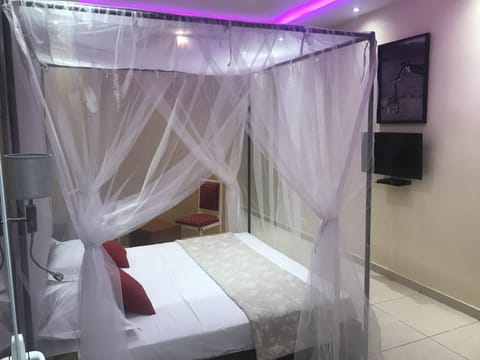 Comfort Double Room | Desk, blackout drapes, free WiFi, bed sheets