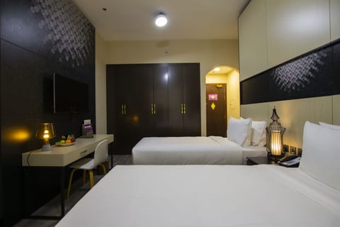 Deluxe Twin Room | Minibar, desk, blackout drapes, free WiFi