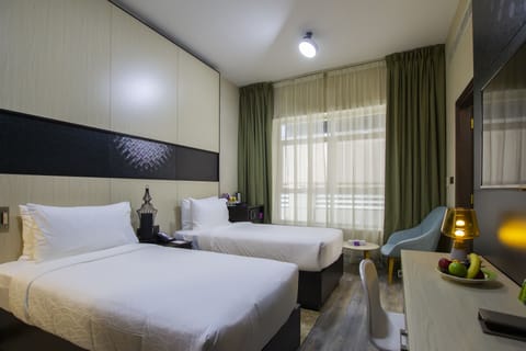 Deluxe Twin Room | Minibar, desk, blackout drapes, free WiFi