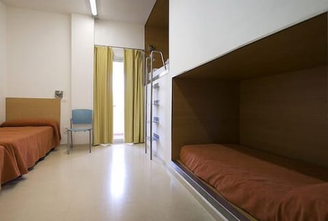 Cribs/infant beds, rollaway beds, bed sheets