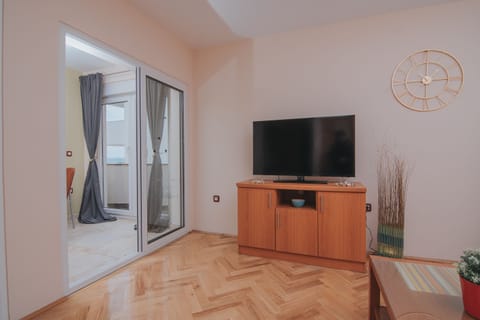 Apartment, 1 Bedroom | Living room | Flat-screen TV