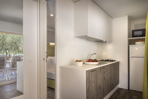 Family Mobile Home | Private kitchen | Full-size fridge, microwave, stovetop, electric kettle