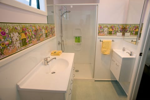 Studio (Tiffin) | Bathroom | Shower, hair dryer, towels, soap