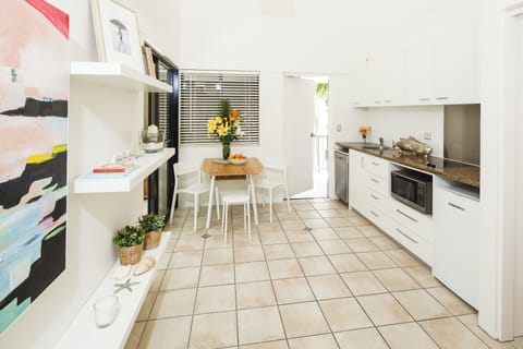 Seawhisper Room (Schoolies not allowed) | Private kitchenette | Fridge, microwave, stovetop, dishwasher