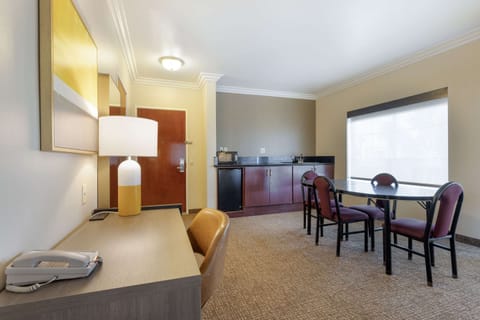 Superior Suite, 1 King Bed, Sofa Bed, Living Room, Hot Tub, Non Smoking | Premium bedding, in-room safe, desk, laptop workspace