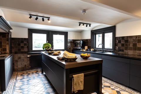 Daily full breakfast (EUR 15.50 per person)