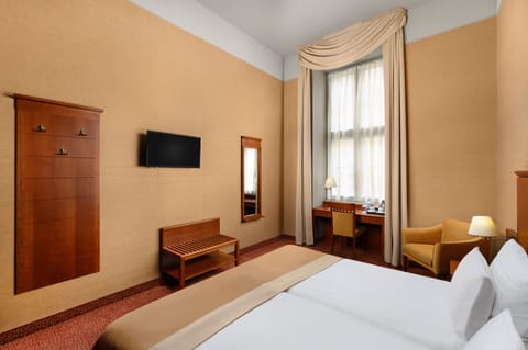 Superior Room, 1 Double Bed | In-room safe, desk, laptop workspace, blackout drapes