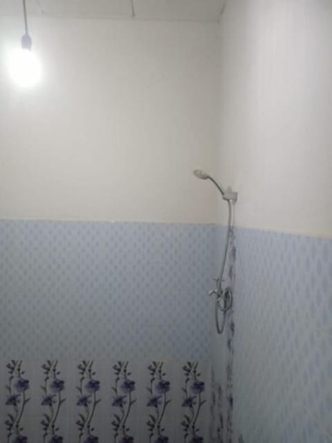 Standard Room | Bathroom shower