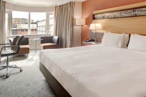 Junior Suite, 1 King Bed, Non Smoking | In-room safe, desk, iron/ironing board, free WiFi