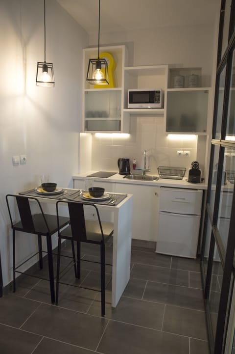 City Apartment (SSA 5) | Private kitchen | Fridge, microwave, stovetop, espresso maker