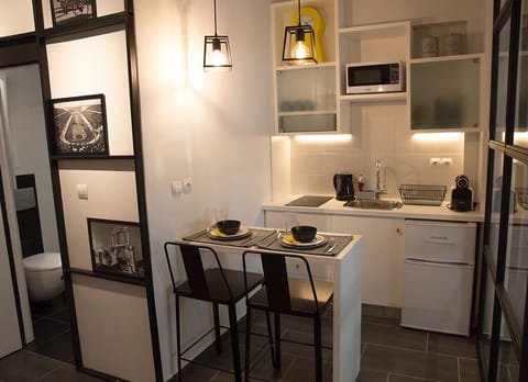 City Apartment (SSA 5) | Private kitchen | Fridge, microwave, stovetop, espresso maker