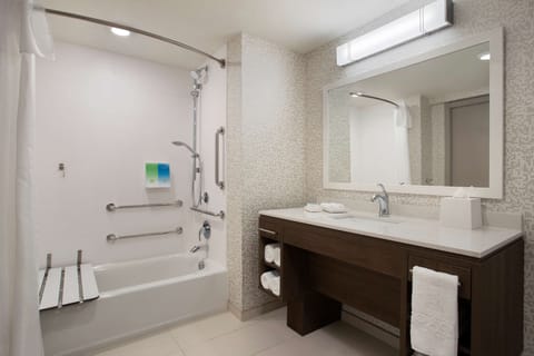 Suite, 1 King Bed, Accessible, Bathtub (Mobility & Hearing) | Bathroom | Towels