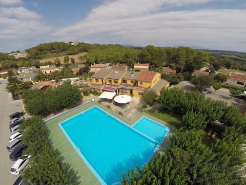 Outdoor pool, open 11:00 AM to 7:30 PM, lifeguards on site