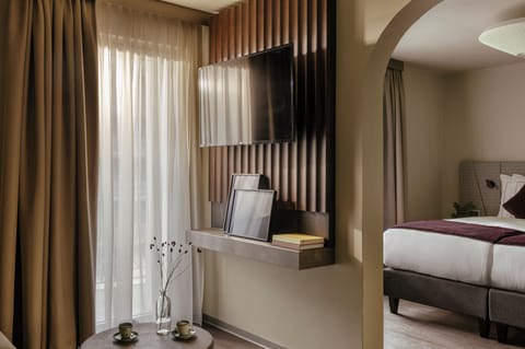 Junior Suite | Hypo-allergenic bedding, minibar, in-room safe, individually decorated