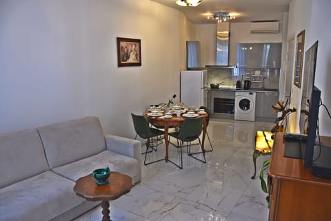 Design Apartment (Nature) | Living area | 55-inch flat-screen TV with cable channels, TV, Netflix