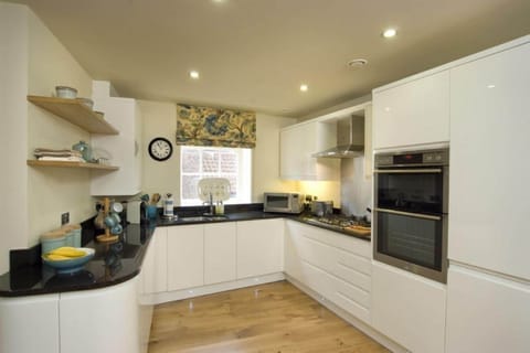 Apartment | Private kitchen | Full-size fridge, microwave, oven, dishwasher