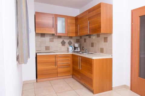 Comfort Apartment, 2 Bedrooms, Balcony (1) | Private kitchen | Fridge, stovetop, coffee/tea maker, electric kettle