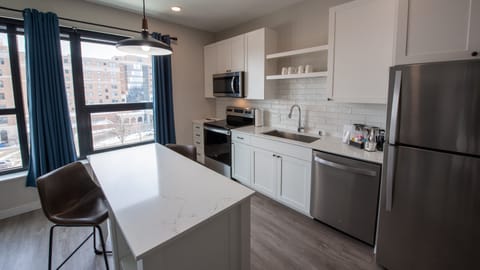 Studio Suite | Private kitchen | Full-size fridge, microwave, oven, stovetop