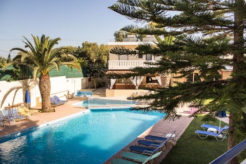 Seasonal outdoor pool, pool umbrellas, sun loungers