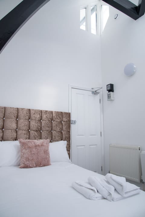 Standard Double Room | Iron/ironing board, free WiFi, bed sheets