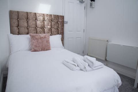 Standard Double Room | Iron/ironing board, free WiFi, bed sheets