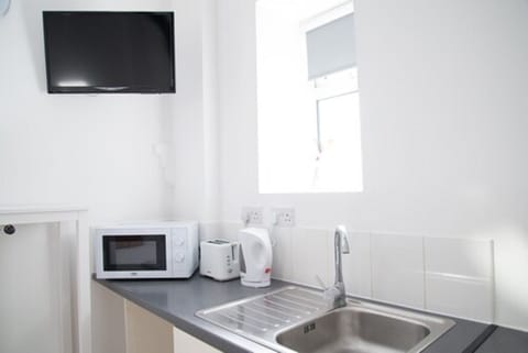 Standard Single Room | Private kitchenette | Microwave, electric kettle, toaster