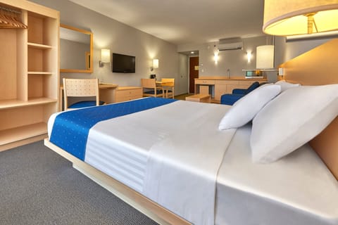 Suite, 1 Queen Bed with Sofa bed | Desk, iron/ironing board, free cribs/infant beds, free WiFi