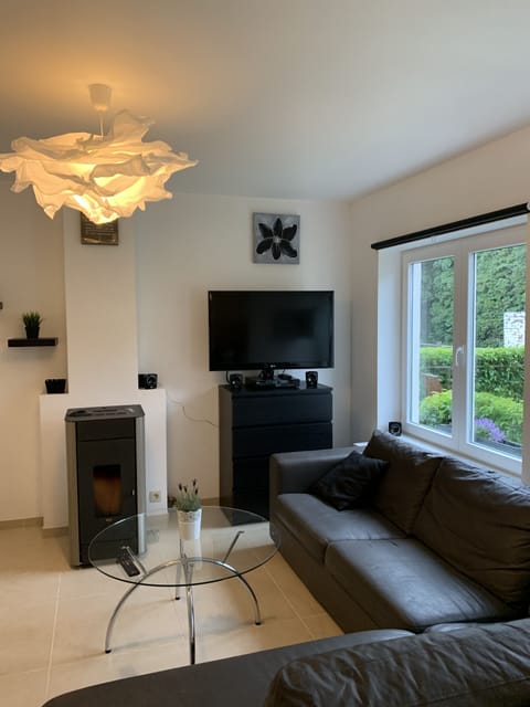 House, 2 Bedrooms | Living area | Flat-screen TV