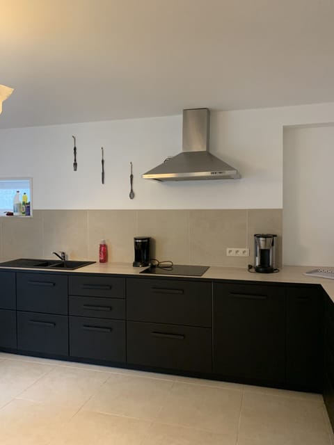 House, 2 Bedrooms | Private kitchen | Full-size fridge, microwave, oven, dishwasher