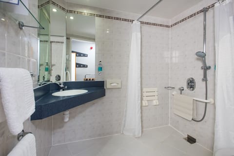 Standard Room, 1 Double Bed, Accessible Bathtub | Bathroom | Shower, hair dryer, towels