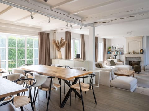 Villa | Dining