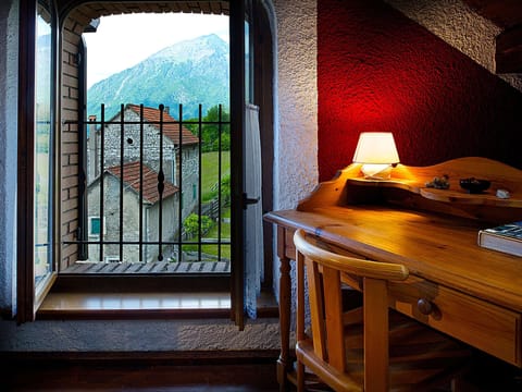 Cottage | 1 bedroom, individually furnished, bed sheets