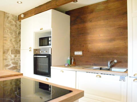 House | Private kitchen | Cookware/dishes/utensils