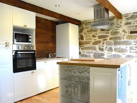 House | Private kitchen | Cookware/dishes/utensils