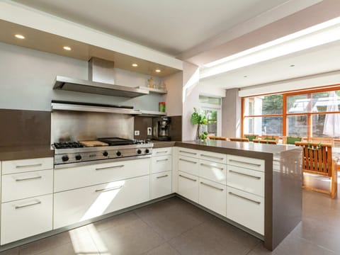 Villa | Private kitchen | Microwave, dishwasher, highchair