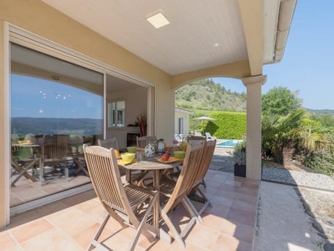 Villa | Balcony