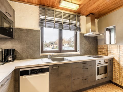 House | Private kitchen | Microwave, dishwasher, highchair