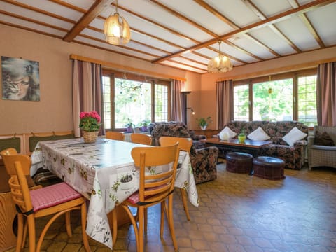 House | 5 bedrooms, individually furnished, bed sheets