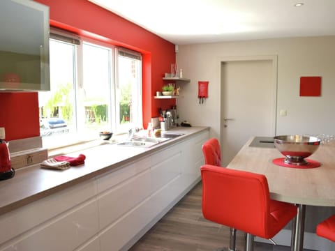 Villa | Private kitchen | Stovetop, highchair