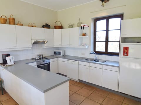 Cottage | Private kitchen | Highchair