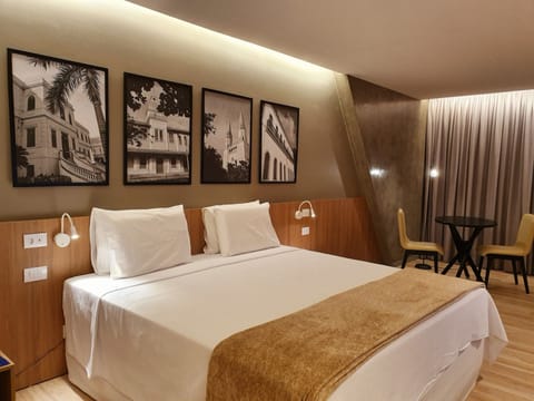 Premium Room, 1 Double Bed | Minibar, in-room safe, desk, soundproofing