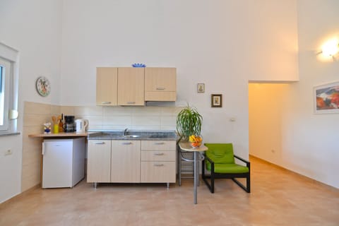 Standard Apartment, 1 Bedroom (20374) | Private kitchenette | Fridge, stovetop, coffee/tea maker, electric kettle