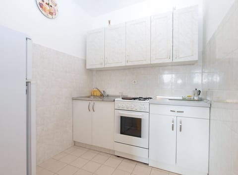 Standard Apartment, 2 Bedrooms (21275) | Private kitchen | Fridge, stovetop, coffee/tea maker, electric kettle